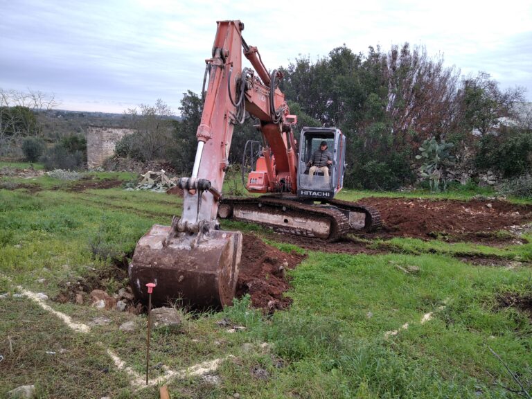 Impresa di Scavi - per Piscine, Fondazioni, impianti idraulici, fognatura, vasche