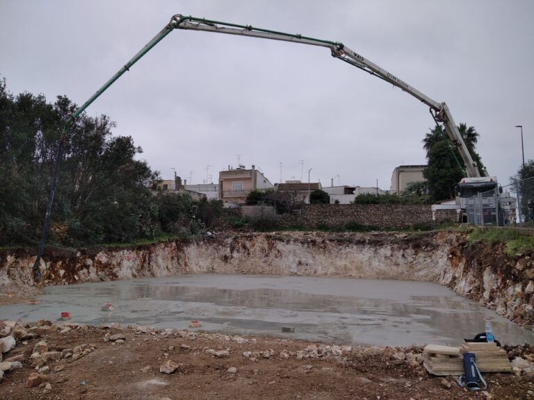 Gettata di Cemento per piscina Bio nel leccese