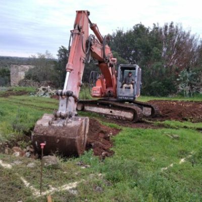 Impresa di Scavi - per Piscine, Fondazioni, impianti idraulici, fognatura, vasche